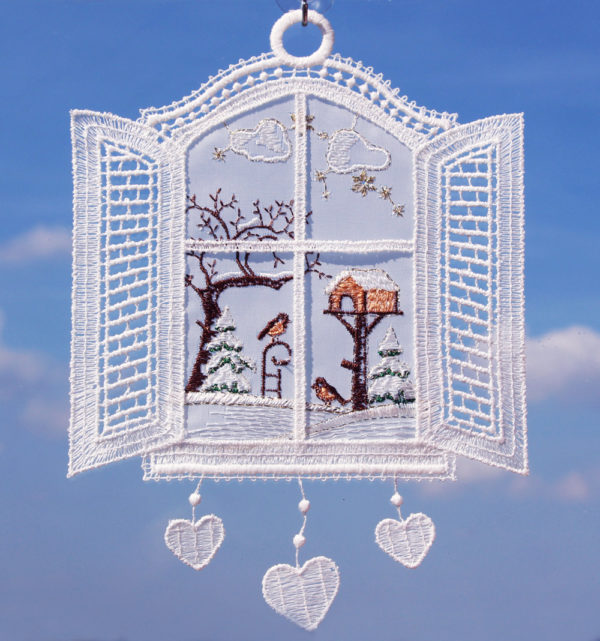 Fensterrahmen mit Vogelhaus