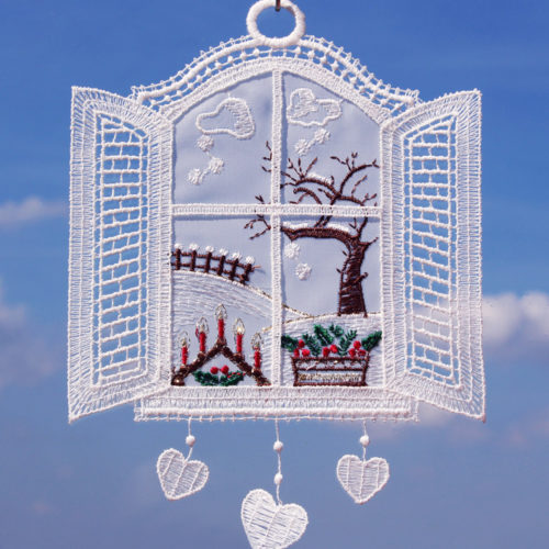 Fensterrahmen mit Lichterbogen