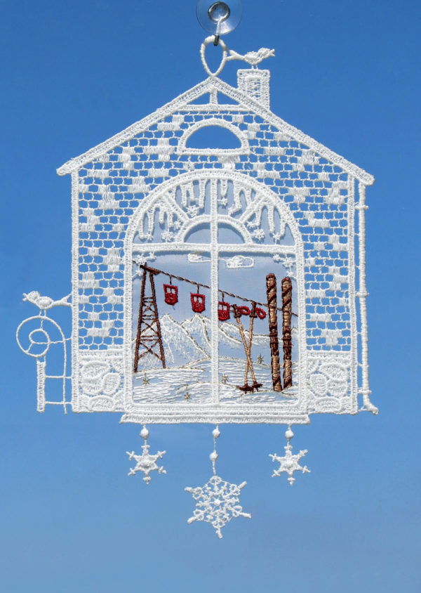 Fensterbild Hausrahmen mit Skipiste
