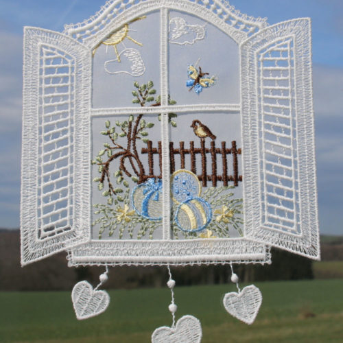 Fensterrahmen Blaue Eier am Zaun