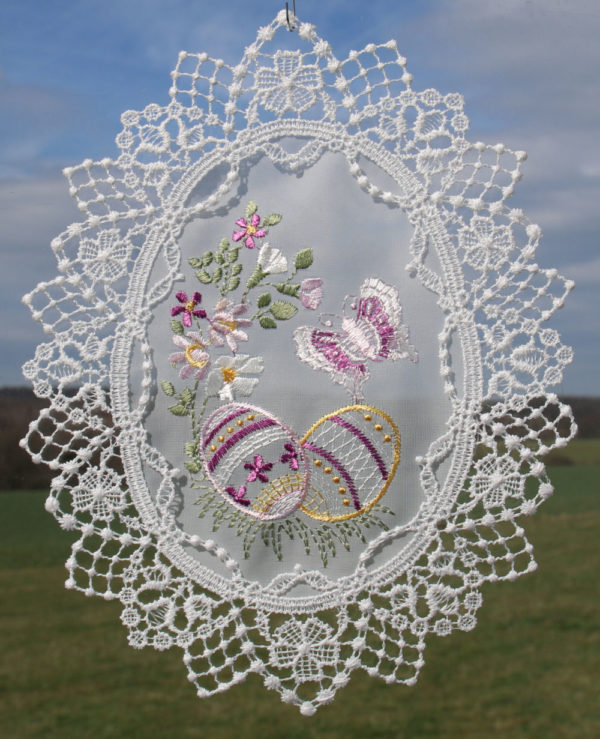 Fensterbild Ostereier mit Schmetterling